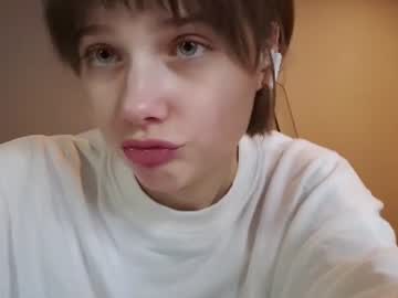 Wanna see my naked sideboobs?  [35 tokens remaining] My name is Luna and I'm #18 year old and i am #natural #new #young 
